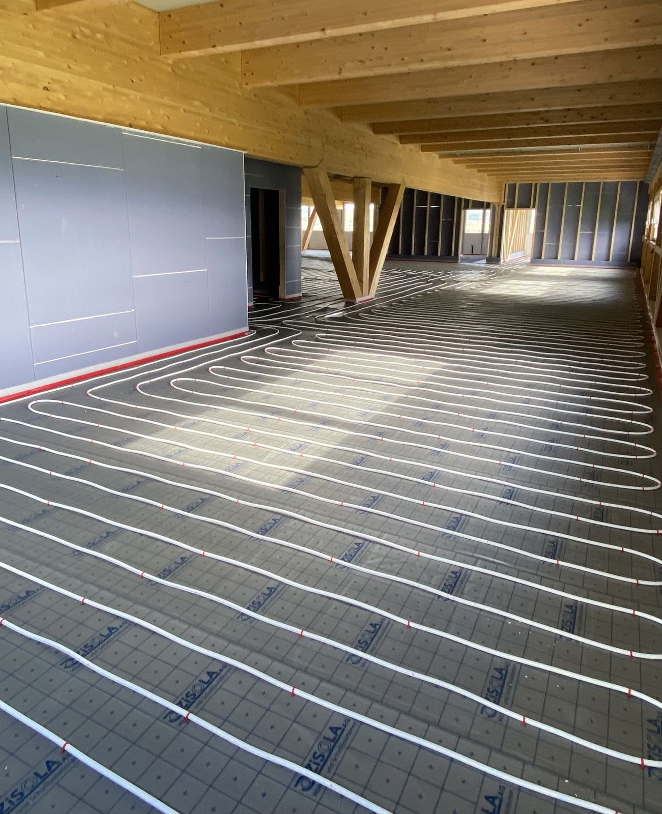 Verlegte Fussbodenheizung auf der Baustelle, Referenz 7